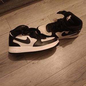 NIKE AIRFORCE 1 GOAT Size 10 brand new